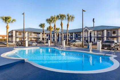 Days Inn by Wyndham Kingsland GA - image 13