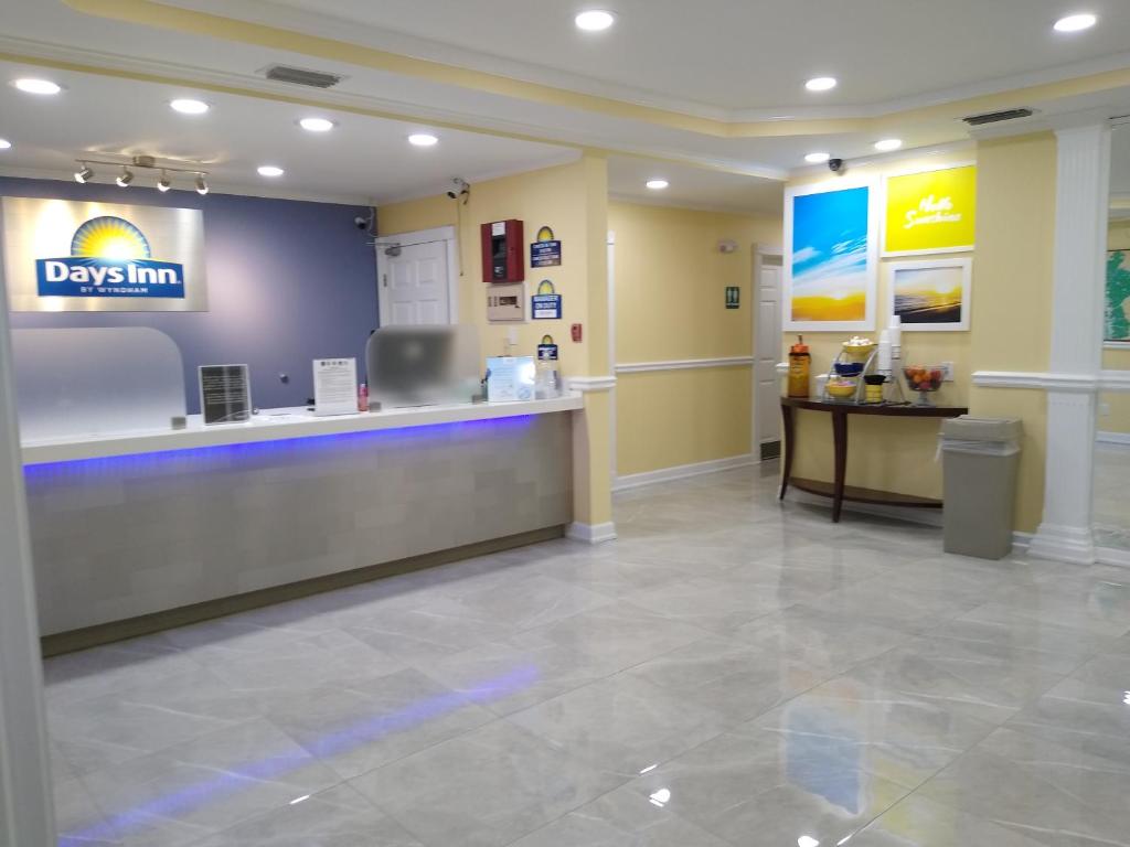Days Inn by Wyndham Kingsland GA - image 5