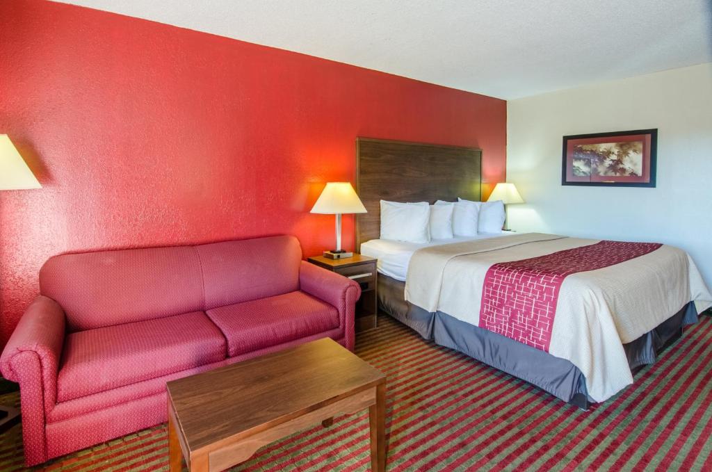 Red Roof Inn Kingsport - image 5
