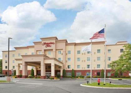 Hampton Inn Kingston - image 1