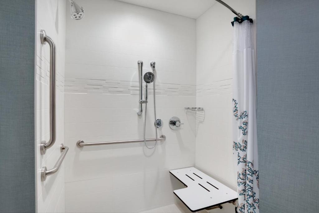 Residence Inn by Marriott Kingston - image 6