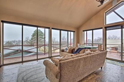 Kingston Cabin with Easy Access to Lake Texoma!