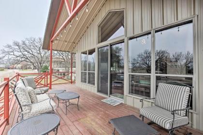 Kingston Cabin with Easy Access to Lake Texoma! - image 3