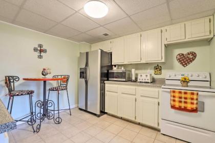 Apt with Shared Pool - 23 Miles to LakePoint! - image 11