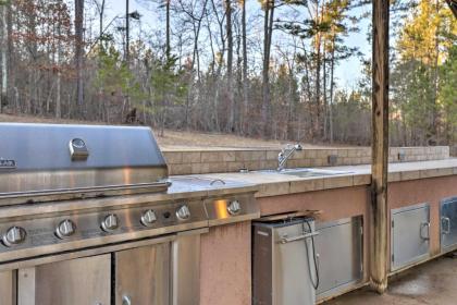 Apt with Shared Pool - 23 Miles to LakePoint! - image 15