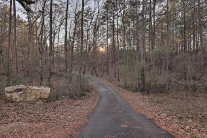 Apt with Shared Pool - 23 Miles to LakePoint! - image 2