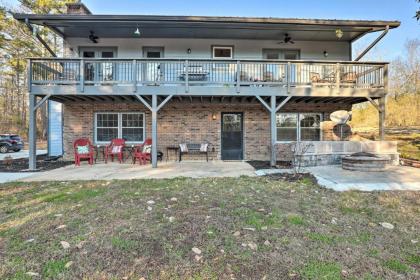 Apt with Shared Pool - 23 Miles to LakePoint! - image 3