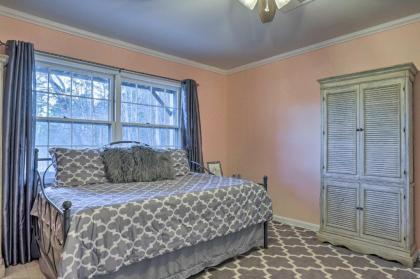 Apt with Shared Pool - 23 Miles to LakePoint! - image 5