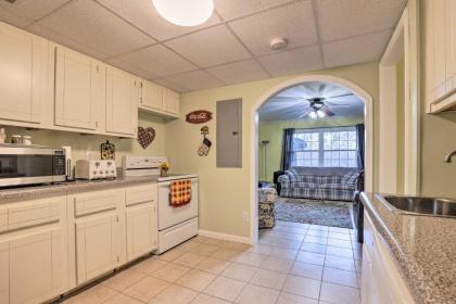 Apt with Shared Pool - 23 Miles to LakePoint! - image 6