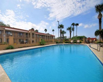 Americas Best Value Inn Kingsville - image 9