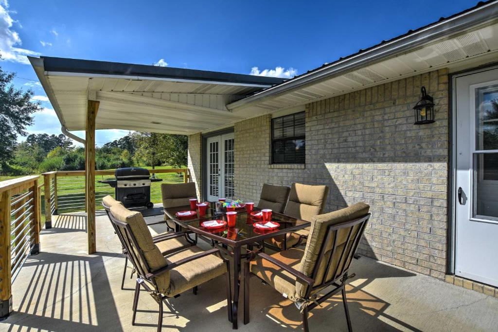 Kirby Getaway with Patio half Mi North of Lake Greeson! - main image