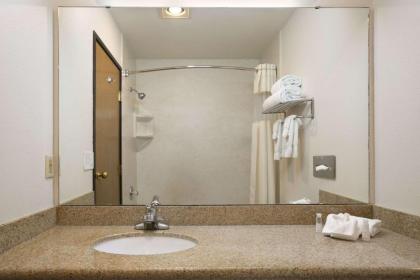 Baymont by Wyndham Seattle/Kirkland WA - image 9