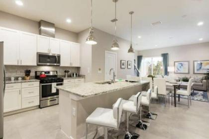 4 BR 4 BA Luxury Villa 5min to Disneyworld 1804ft² free Gym
