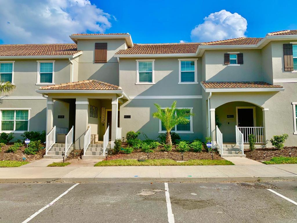 Luxurious Décor 4 Bd w/ Pool Close to Disney 4820 - main image
