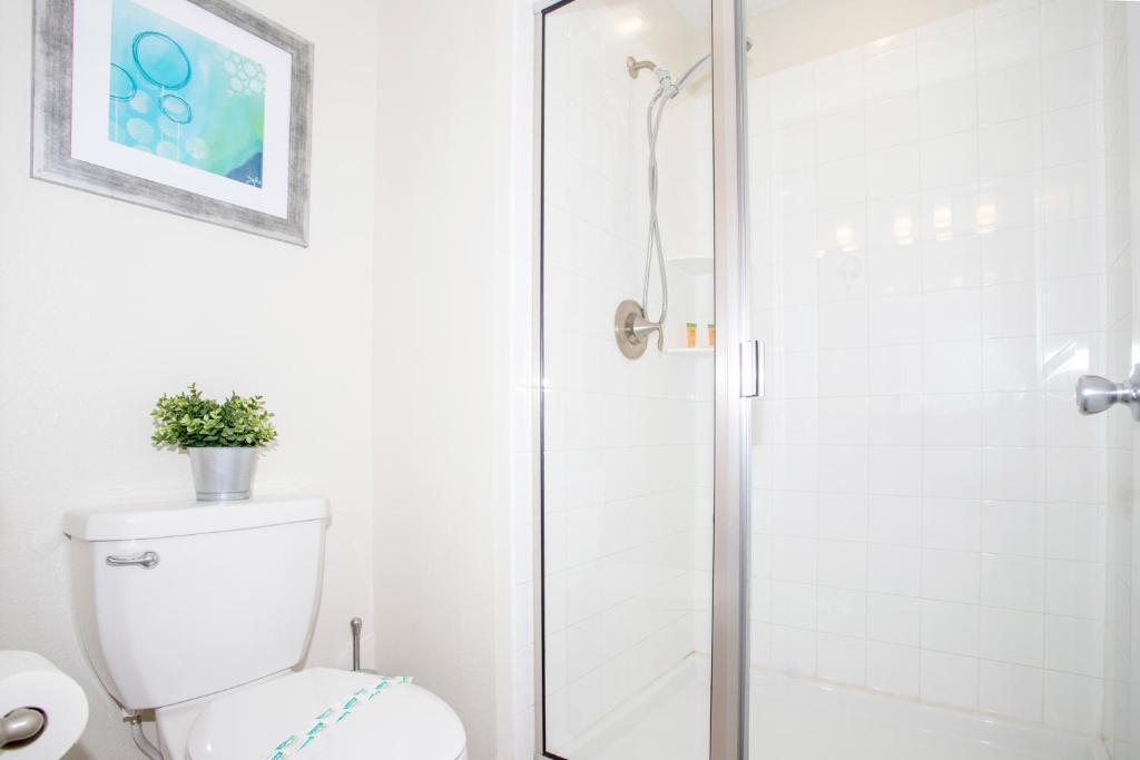 Ravishing Four Bd w/ Pool Close to Disney 4947 - image 4