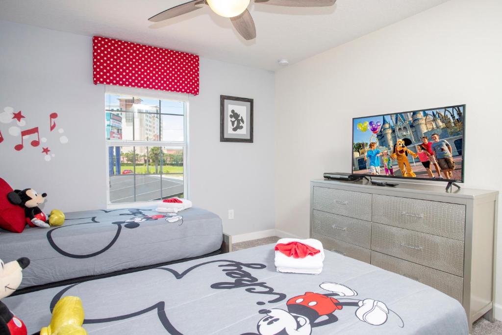Ravishing Four Bd w/ Pool Close to Disney 4947 - image 6