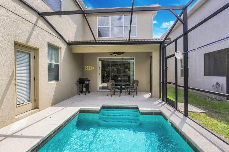 Contemporary 5 Bed 5 Bath Single Family With Upgrades - main image