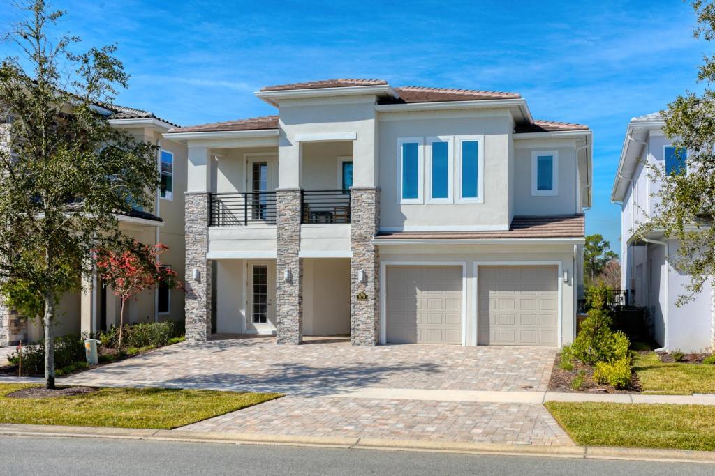 Luxury Home at Bear's Den near Disney! Includes Private Pool & Resort Amenities 972JN - main image
