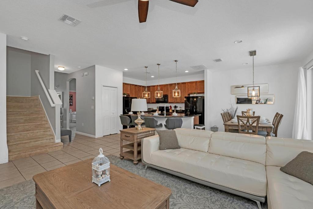 Family Resort - 8BR Mansion - Private Pool and BBQ! - image 2