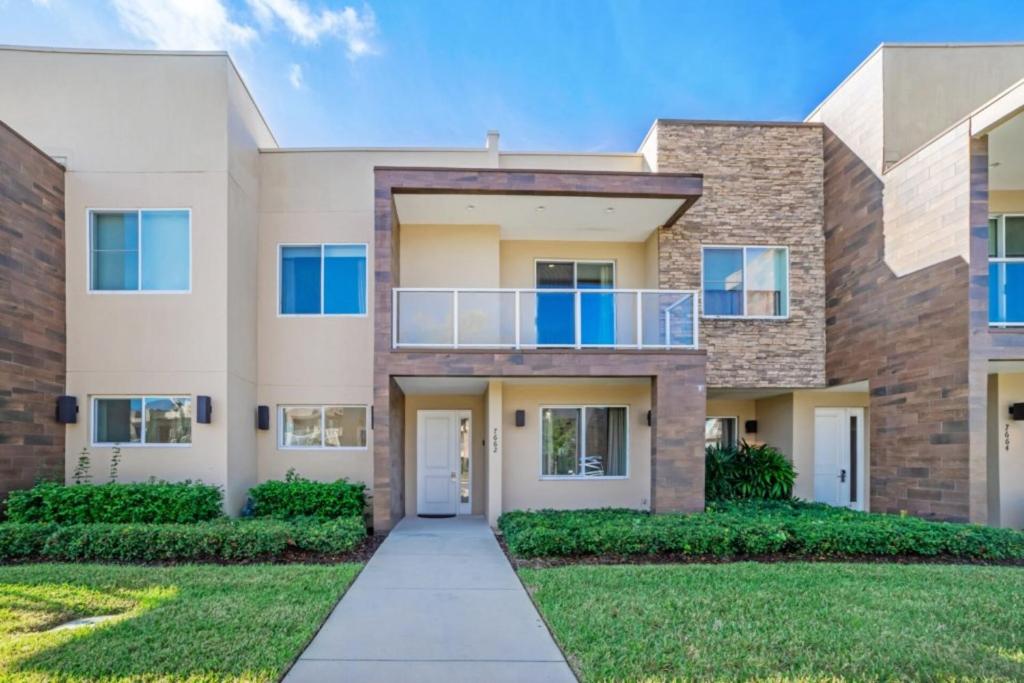 Imagine You and Your Family Renting this 5 Star Townhome on Magic Village Resort Orlando Townhome 3704 - main image