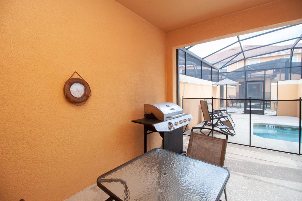 Fantastic Family Home with Private Pool Near Disney - image 5