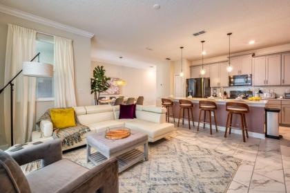 Amazing brand new 4 bed villa 10 minutes from Disney Kissimmee