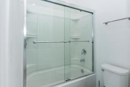 Brand New 9 Bedrooms House with private pool Star Wars Game Room Theme Rooms and Lake View SA2145 - image 4