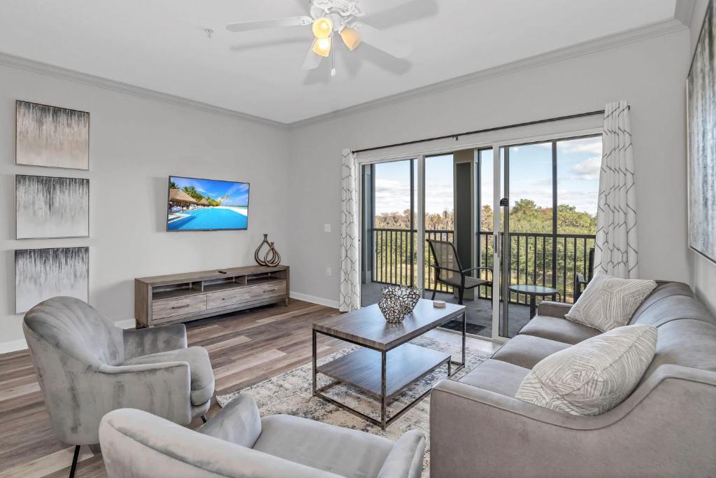 Modern 3BR Near Disney - Pool and Hot Tub! - main image