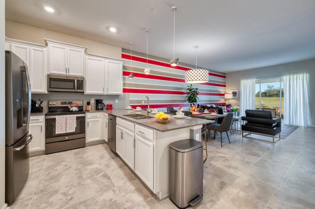Incredibly Beautiful Mickey themed 2 bedroom condo - image 3