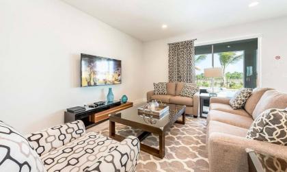 Rent Your Own Orlando Villa with Large Private Pool on Encore Resort at Reunion Orlando Villa 4373 - image 4