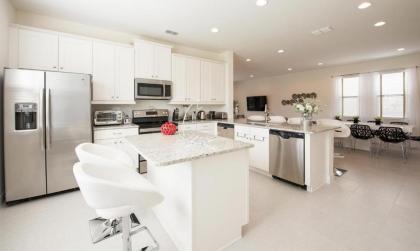 Luxury Villa with Private Pool on Encore Resort at Reunion Orlando Villa 4392 - image 4