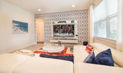Luxury Contemporary Style Villa on Encore Resort at Reunion Orlando Villa 4435 - image 4