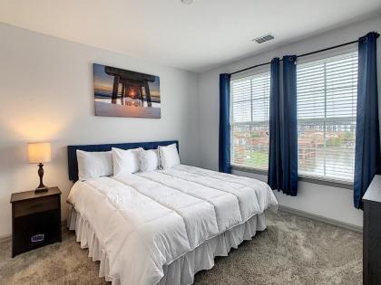 King Bed and Great Amenities!