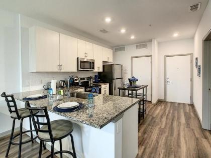 King Bed and Great Amenities! - image 2