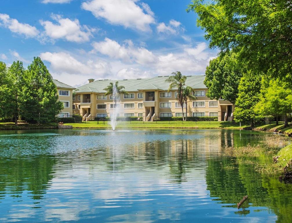Immaculate and Convenient Villa in Sunny Kissimmee - Two Bedroom #1 - main image