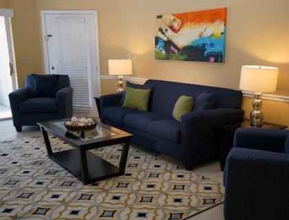 Immaculate and Convenient Villa in Sunny Kissimmee - Two Bedroom #1 - image 2