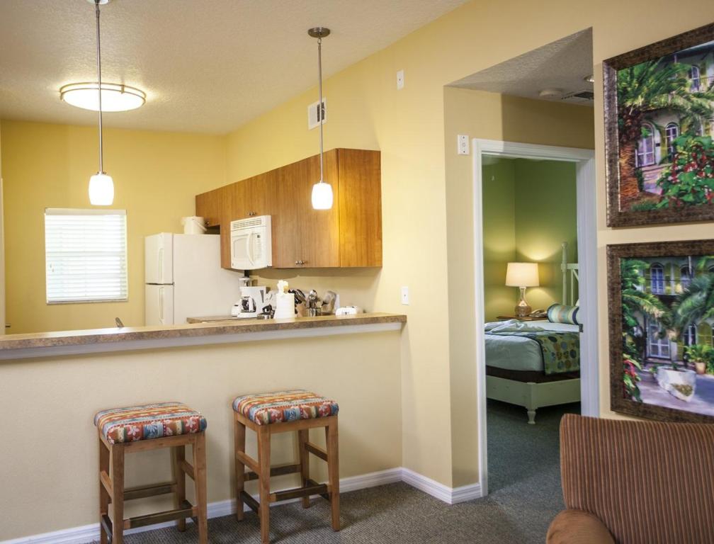 Airy and Modest Suite near World-famous Walt Disney - One Bedroom #1 - image 5