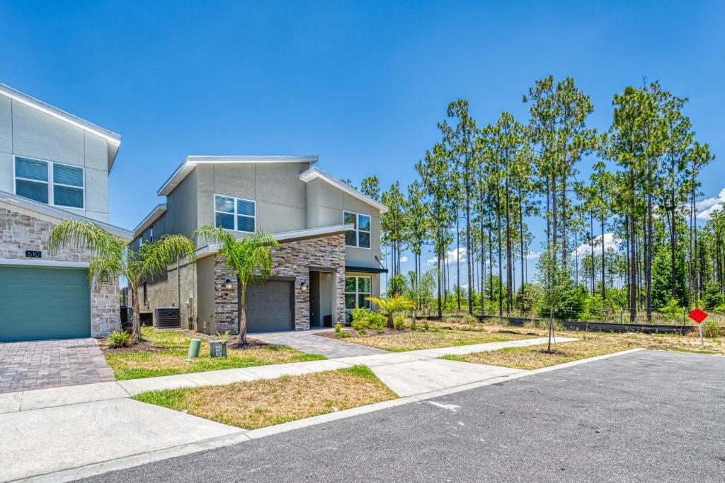 Ultra Luxury 5 bedroom home in Champions Gate - image 2