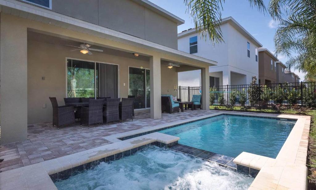 Luxury Villa on Encore Resort at Reunion with a Private Pool Orlando Villa 4696 - image 2
