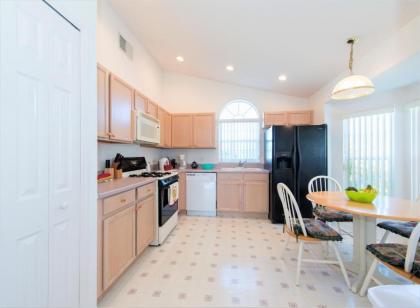 Honey Pot Villa- 4 bedrooms with a private pool- Close to Disney! - image 4