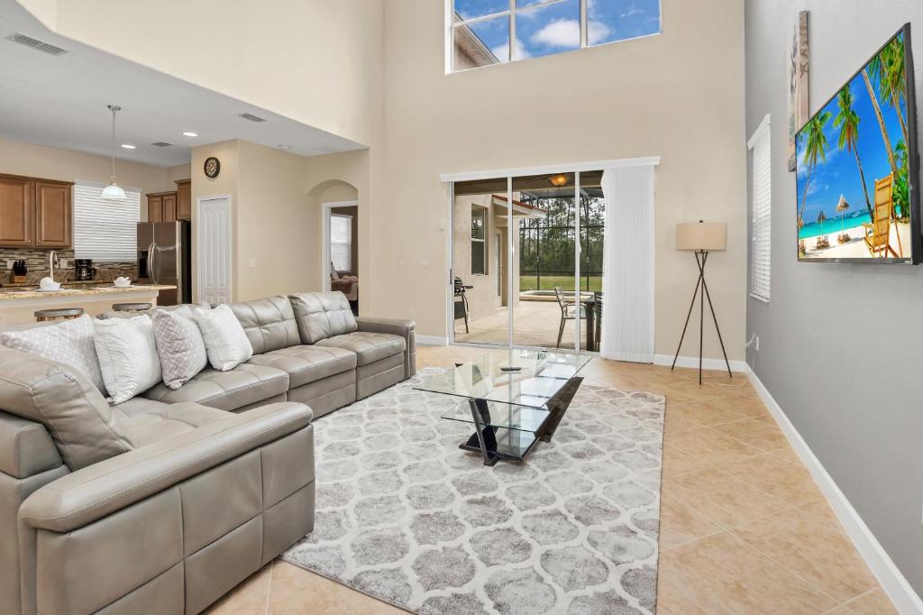 5BR Luxury Home - Family Resort - Private Pool Hot Tub BBQ - main image