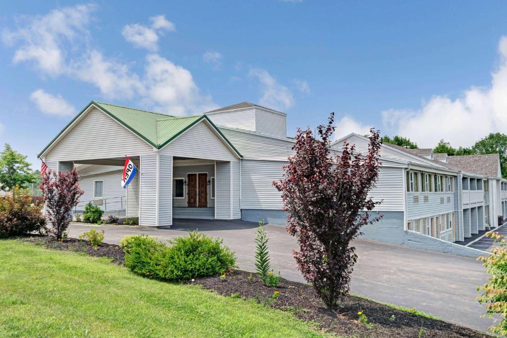 Days Inn by Wyndham Kittery - main image