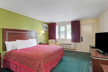 Days Inn by Wyndham Kittery - image 10