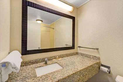 Days Inn by Wyndham Kittery - image 11