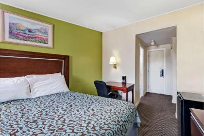 Days Inn by Wyndham Kittery - image 7