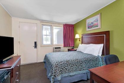 Days Inn by Wyndham Kittery - image 9