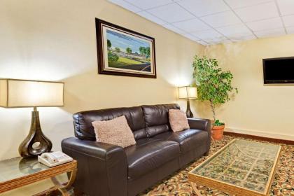 Ramada by Wyndham Kittery - image 12