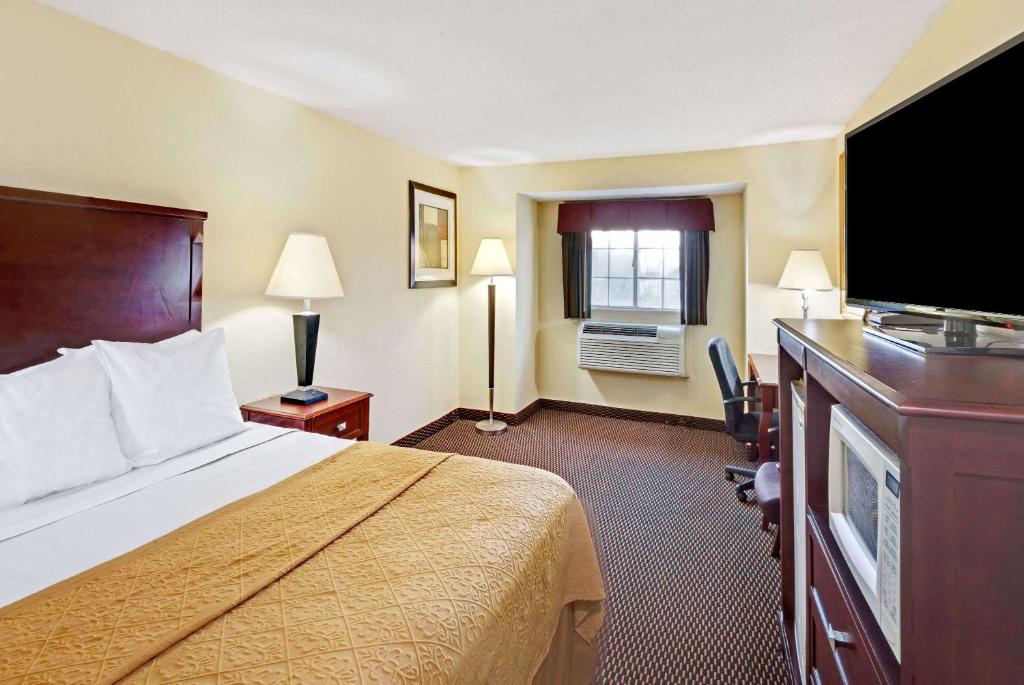 Ramada by Wyndham Kittery - image 4