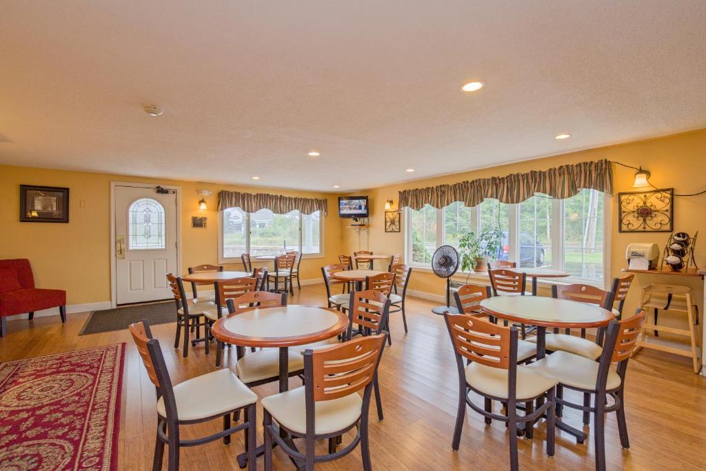 Coachman Inn - image 2