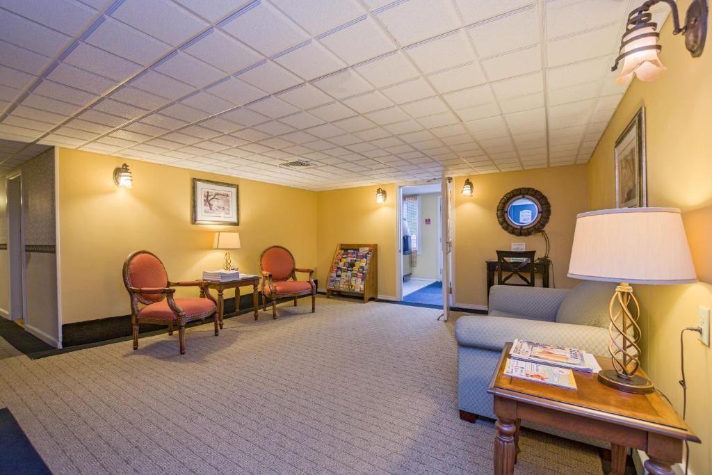 Coachman Inn - image 5
